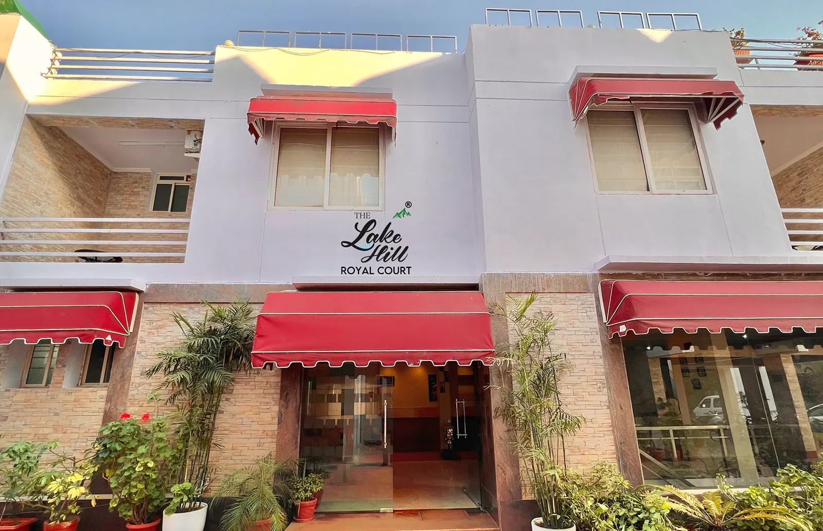 The Lake Hill - Royal Court - Best Hotel In Sattal